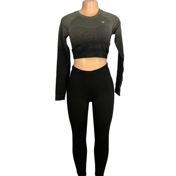 3/$30 🍂 Gymshark Adapt Seamless Ombre Long Sleeve Crop Top Black Gray - Picture 2 of 8